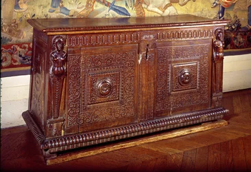 Credenza in noce, Scuola Lionese