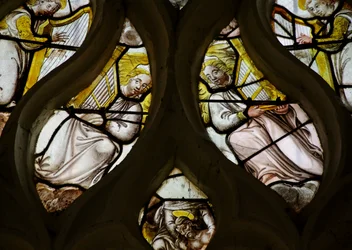 Vetrata raffigurante Angeli Musicali con Organi e Arpe