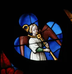 Finestra che raffigura un angelo musicale