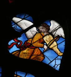 Finestra che raffigura un angelo musicale