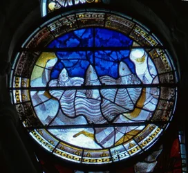 Vetrata raffigurante i mostri marini che gridano