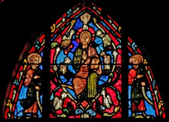 Finestra w0 raffigurante Cristo con le sette colombe dello Spirito Santo