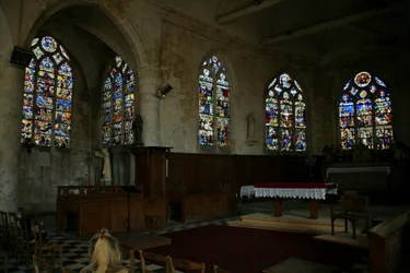 Finestra w0 raffigurante una vista interna del lato nord della chiesa