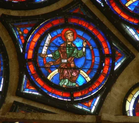 Finestra w100 che raffigura San Pietro