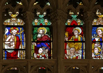 Finestra w137 raffigurante il Cristo risorto con donatori e i loro santi patroni