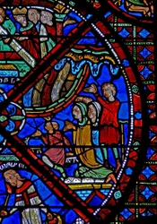 Finestra w15 raffigurante la storia delle reliquie di San Stefano: durante la riesumazione, le persone sperimentano cure miracolose mentre la pioggia scende su di loro