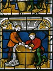 Un drappiere al lavoro nella finestra dei Drapers