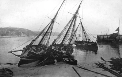 Barche nel porto di Tenby, Pembrokeshire, Galles, 1924-1926