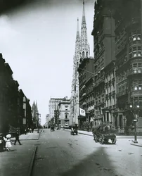 Fifth Avenue, vista a nord dalla 49ª Strada