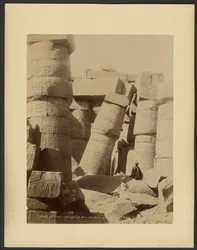 (Karnak) Gd. Tempio, sala ipostila, interno, colonna pendente