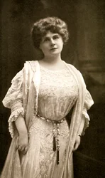 Marie Corelli, romanziere britannico, 1909