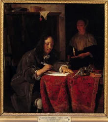 Lo scrittore. La serva tiene una candela per dare luce allo scrittore