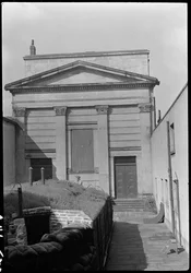 Cappella a Hull Trinity House e statua fuori dalla facciata est, Kingston upon Hull