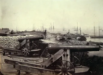 Fortificazioni ribelli e cannoni a Yorktown