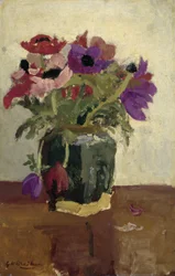 Vaso di zenzero con anemoni