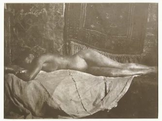 Nudo sdraiato