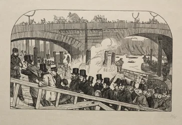 Il flusso vivente al London Bridge - Sotto il ponte