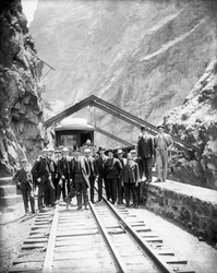 Ponte sospeso - Il presidente Theodore Roosevelt e il suo gruppo nella Royal Gorge del fiume Arkansas, 8 maggio 1905