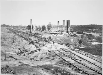 Rovine del treno di munizioni a 28 vagoni di Hood e della Scofield Rolling Mill, vicino ad Atlanta, Georgia, settembre 1864