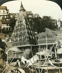 Templi sulle rive del Gange, Benares, India, c1909