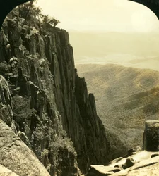 Il lato nord della gola, Buffalo Ranges, Victoria, Australia, c1909