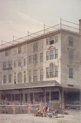 Veduta del Billingsgate Market con persone e pesci sul molo, Città di Londra, 1810