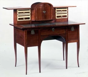 Scrivania con intarsi e raccordi in ottone (legno di mogano)