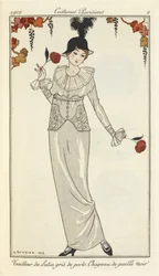 Tailleur di raso grigio perla, cappello di paglia nero.