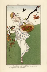 Donna con cappello di paglia e vestito di taffetà stampato