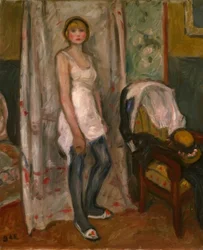 Giovane donna che si spoglia