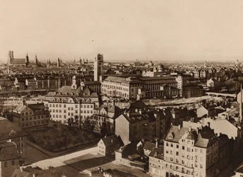 Munchen / Monaco di Baviera: Nuovo Museo Tedesco nel paesaggio urbano di Monaco (foto b/n)