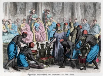 Storia antica. Roma. Ambasciata egiziana presenta doni a un ... (incisione)