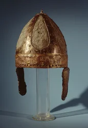 Elmo da combattimento europeo, c.500
