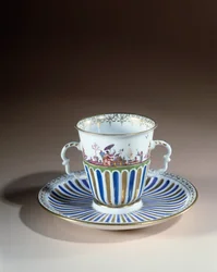 Arte tedesca: Tazza con trembleuse decorata in porcellana di Meissen. 1730. Parigi, Arti Decorative