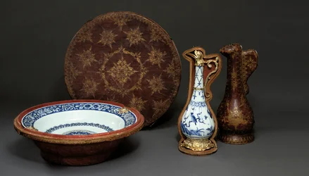Brocca cinese montata e piatto in custodie originali, Augusta, c.1655-60
