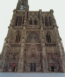 Facciata ovest della Cattedrale di Strasburgo, iniziata nel 1277