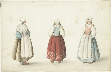 Tre donne in piedi
