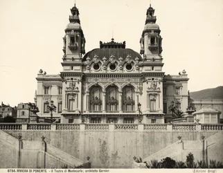 Vista della facciata del Teatro di Montecarlo, progettato da Charles Garnier. Monaco