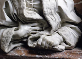 Busto di Gabrielle Fonseca, medico di papa Innocenzo X, dettaglio delle mani che stringono la veste, dalla Cappella Fonseca, dettaglio in marmo di 96874