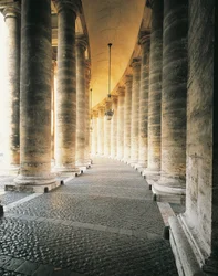 (dettaglio) colonnato in Piazza San Pietro