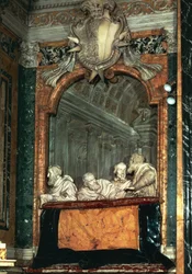 Scatola laterale con famiglia Cornaro, scultura in marmo della scuola di Gian Lorenzo Bernini, Cappella Cornaro, Chiesa di Santa Maria della Vittoria, Roma, Italia