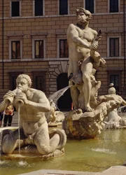 La Fontana del Moro, dettaglio di dei fluviali e mostri
