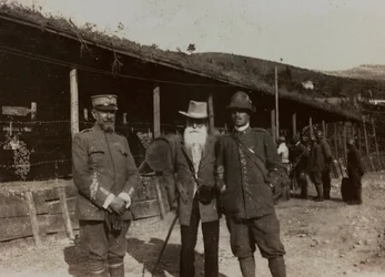 Album "Immagini di guerra II": soldati italiani in Val Chiusone a Podsenica, 09/1917 (foto in b/n)