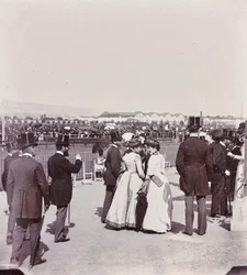 Ippodromo dei spettatori nel Parco delle Cascine: Giovanni Fabbroni, Marchese Eugenio Niccolini e sua moglie, la Contessa Guicciardini, L. Manara