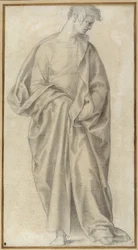 Giovane pesantemente drappeggiato