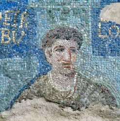 Un apostolo, dettaglio del mosaico delle dodici tribù di Israele e dei dodici apostoli, della Scuola Lombarda, nella cappella di San Aquilino, nella Basilica di San Lorenzo Maggiore a Milano