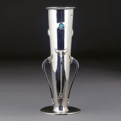 Un vaso Cymric in argento e turchese