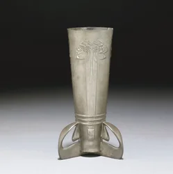 Un vaso di peltro Tudric