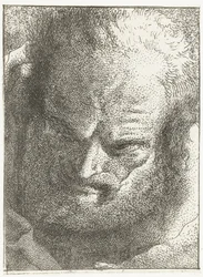 Uomo guarda in basso