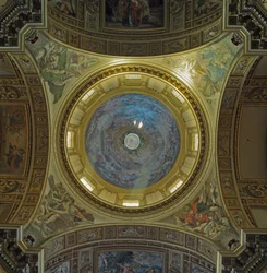 Vista interna della cupola di Maderno con affreschi